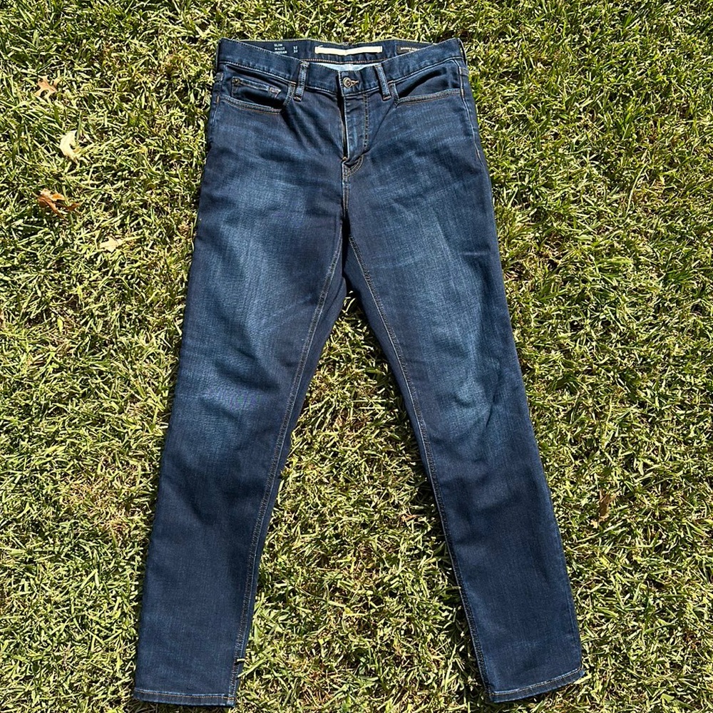 Jeans! Blue jeans. Blue slim fit jeans. Blue slim fit jeans form BR.